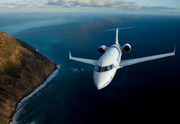 A Bombardier Challenger 650 in flight.